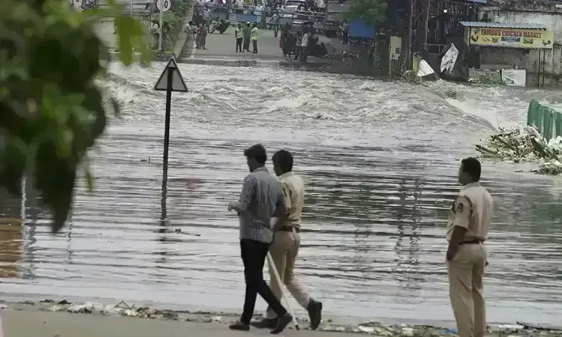 Hyderabad: భారీ వర్షాలకు ఉప్పొంగి ప్రవహిస్తున్న మూసీ Hyderabad: భారీ వర్షాలకు ఉప్పొంగి ప్రవహిస్తున్న మూసీ
