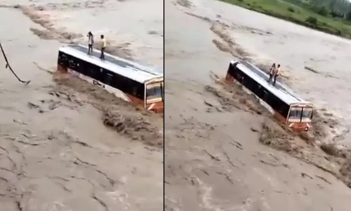 UP: బిజనోర్ కోటవాలి నదిలో చిక్కుకున్న బస్సు UP: బిజనోర్ కోటవాలి నదిలో చిక్కుకున్న బస్సు