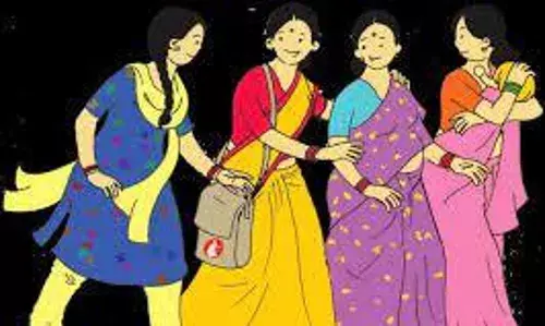 Mulugu : ఆశా వర్కర్ల సహసం...వాగులు, వంకలు దాటుతూ వైద్యం