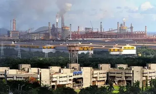 Vizag: స్టీల్ ప్లాంట్ ప్రైవేటీకరణను వ్యతిరేకిస్తూ పాదయాత్ర Vizag: స్టీల్ ప్లాంట్ ప్రైవేటీకరణను వ్యతిరేకిస్తూ పాదయాత్ర