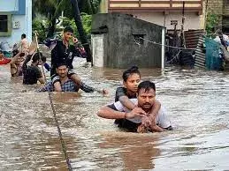 Gujarat :భారీ వర్షాలతో అతలాకుతలం.. Gujarat :భారీ వర్షాలతో అతలాకుతలం..