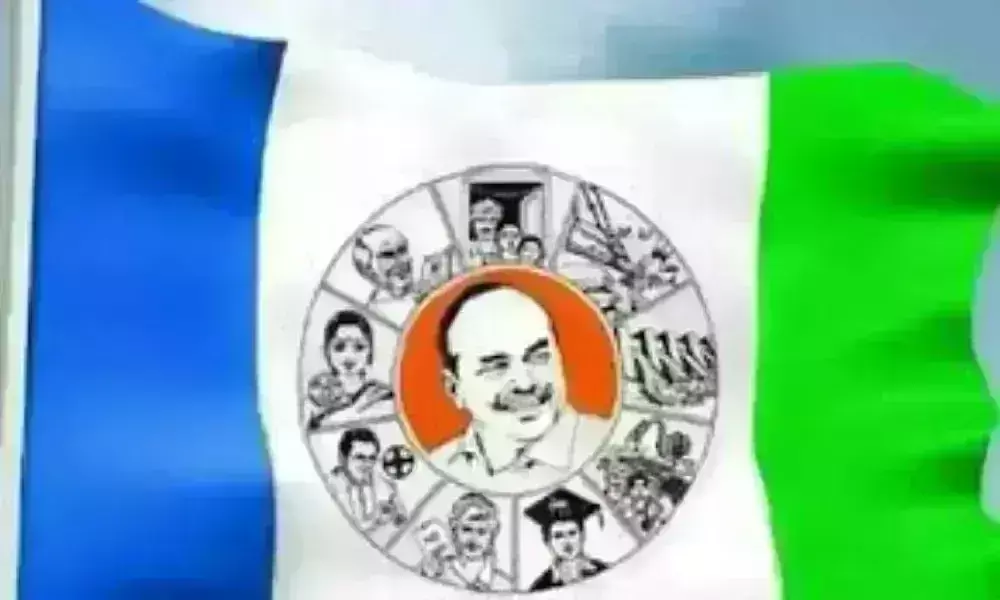 తిరుపతి జిల్లాలో వాలంటీర్ దౌర్జన్యం తిరుపతి జిల్లాలో వాలంటీర్ దౌర్జన్యం