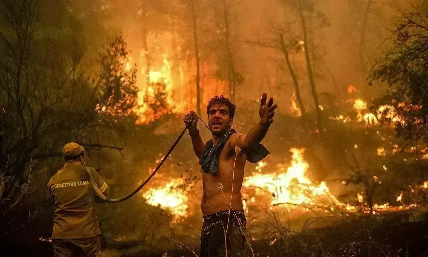 Greece Wildfire: కార్చిచ్చు కౌగిలిలో.. Greece Wildfire: కార్చిచ్చు కౌగిలిలో..