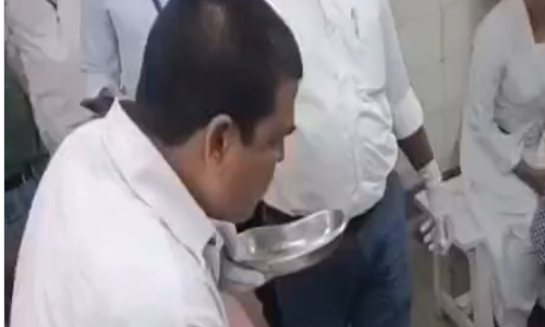 BRIBE: లంచం డబ్బు... నమిలి మింగేశాడు...