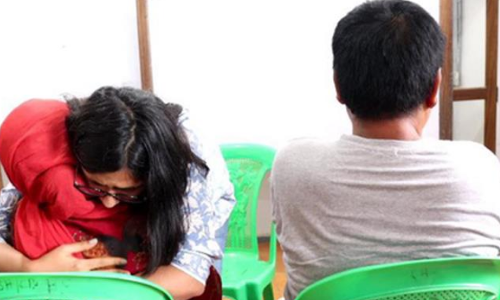 VICTIM MEET: మణిపుర్‌ బాధితురాలిని ఓదార్చిన స్వాతి మలివాల్‌