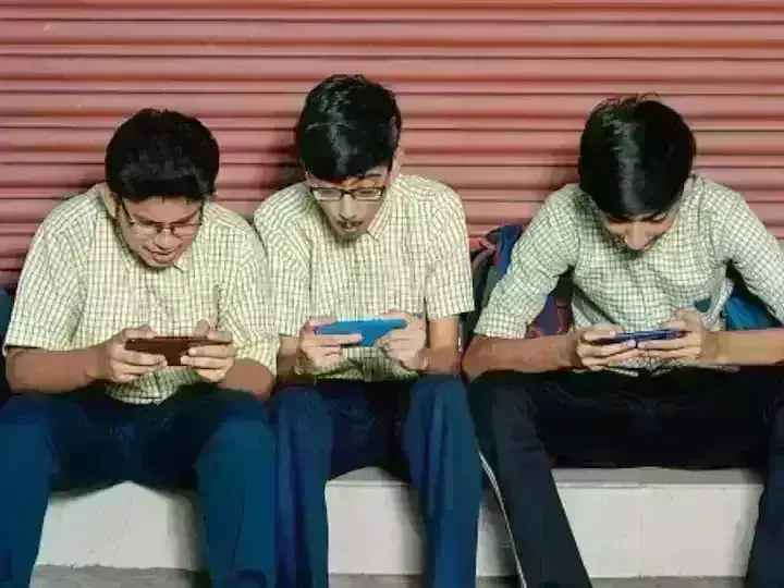 Smart Phone: పాఠశాలల్లోకి ఫోన్లా... చైనాను చూసి నేర్చుకోండి Smart Phone: పాఠశాలల్లోకి ఫోన్లా... చైనాను చూసి నేర్చుకోండి