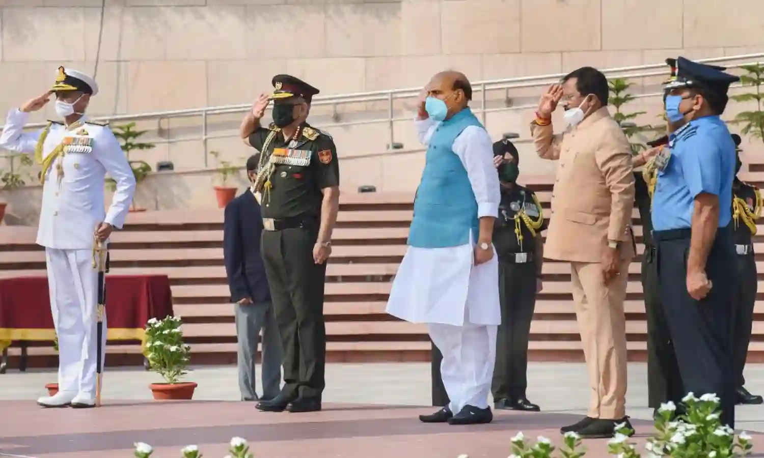 Kargil Vijay Diwas: : పాక్ తోక జాడిస్తే తగ్గేదేలే.. Kargil Vijay Diwas: : పాక్ తోక జాడిస్తే తగ్గేదేలే..