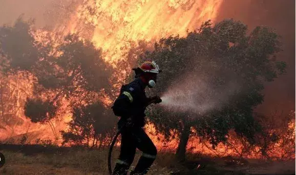 WILDFIRE: ఐరోపాను కమ్మేసిన కార్చిచ్చు WILDFIRE: ఐరోపాను కమ్మేసిన కార్చిచ్చు