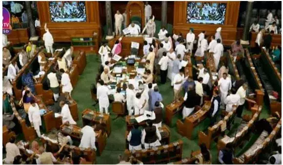 No Confidence Motion: కేంద్రంపై కాంగ్రెస్, బీఆర్ఎస్ అవిశ్వాస నోటీస్ No Confidence Motion: కేంద్రంపై కాంగ్రెస్, బీఆర్ఎస్ అవిశ్వాస నోటీస్
