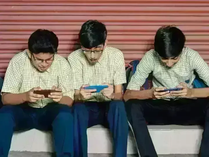 Smart Phone: పాఠశాలల్లోకి ఫోన్లా... చైనాను చూసి నేర్చుకోండి