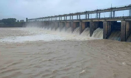 నిండుకుండలా మారిన తాలిపేరు ప్రాజెక్టు నిండుకుండలా మారిన తాలిపేరు ప్రాజెక్టు