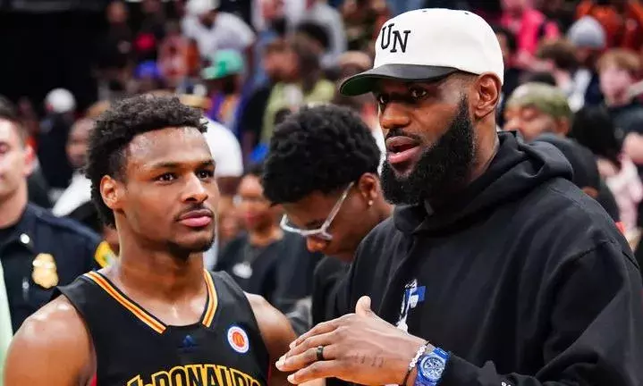 LeBron James Bronny:బాస్కెట్బాల్ దిగ్గజ ఆటగాడి కుమారుడికి గుండెపోటు.. LeBron James Bronny:బాస్కెట్బాల్ దిగ్గజ ఆటగాడి కుమారుడికి గుండెపోటు..