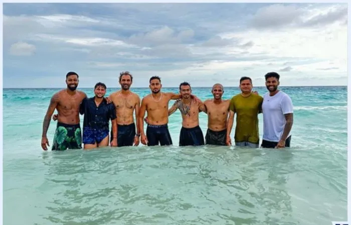 Indian Cricket Team: బీచ్లో ఛిల్ అయిన భారత ఆటగాళ్లు Indian Cricket Team: బీచ్లో ఛిల్ అయిన భారత ఆటగాళ్లు