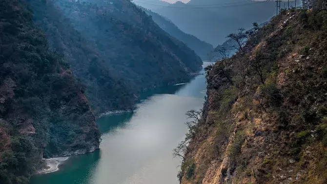 Pakistan : వరదలో కొట్టుకుపోయి దేశం దాటేసాడు Pakistan : వరదలో కొట్టుకుపోయి దేశం దాటేసాడు