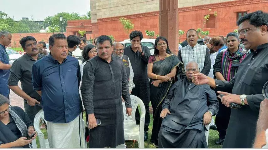 Manipur Visit: మణిపుర్‌కు ప్రతిపక్ష బృందం... మోదీపై రాహుల్‌ విమర్శనాస్త్రాలు