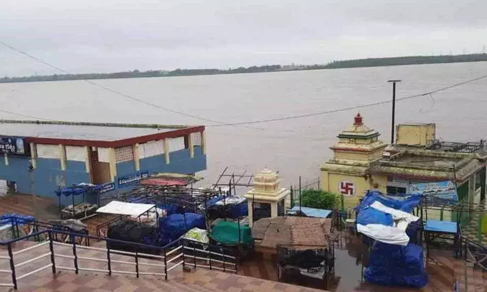 Bhadhrachalam: కొనసాగుతున్న గోదావరి వరద ఉధృతి Bhadhrachalam: కొనసాగుతున్న గోదావరి వరద ఉధృతి