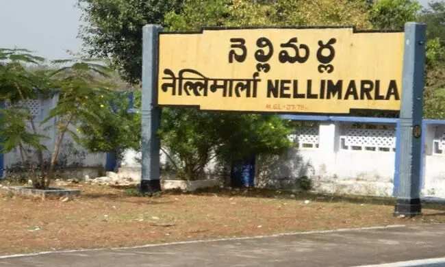 Editorial: నెల్లిమర్ల వైసీపీలో వర్గపోరు Editorial: నెల్లిమర్ల వైసీపీలో వర్గపోరు