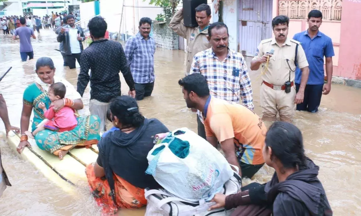 Khammam: మున్నేరు వాగు ఉధృతి Khammam: మున్నేరు వాగు ఉధృతి