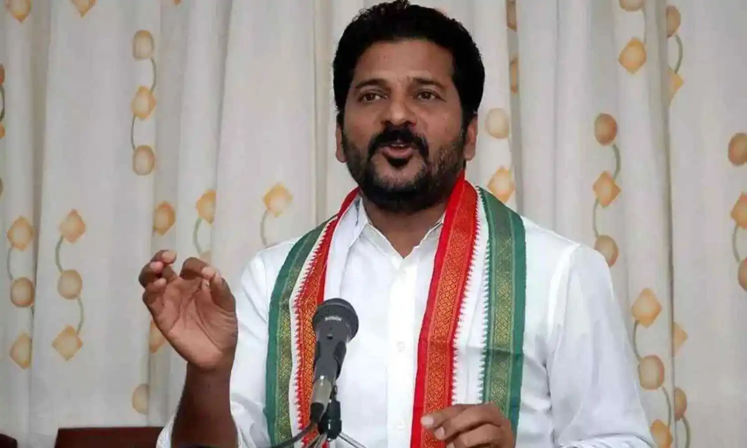 వాతావరణ శాఖ హెచ్చరించినా ప్రభుత్వం పట్టించుకోలేదు: రేవంత్ రెడ్డి వాతావరణ శాఖ హెచ్చరించినా ప్రభుత్వం పట్టించుకోలేదు: రేవంత్ రెడ్డి