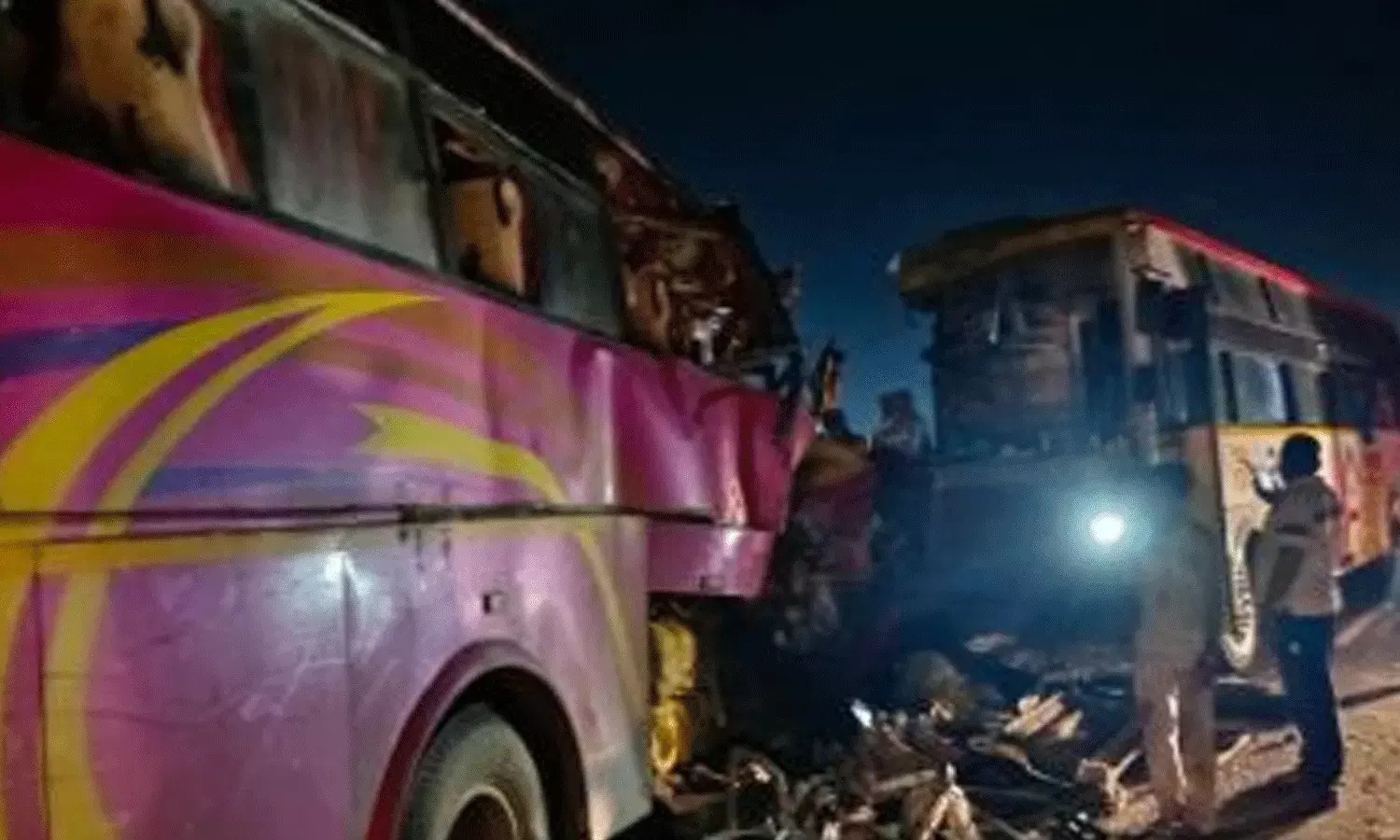 ప్రైవేట్ బస్ ప్రమాదం.. అమర్నాథ్ యాత్రకు వెళుతూ ఆరుగురు మృతి.. ఐదుగురి పరిస్థితి విషమం ప్రైవేట్ బస్ ప్రమాదం.. అమర్నాథ్ యాత్రకు వెళుతూ ఆరుగురు మృతి.. ఐదుగురి పరిస్థితి విషమం