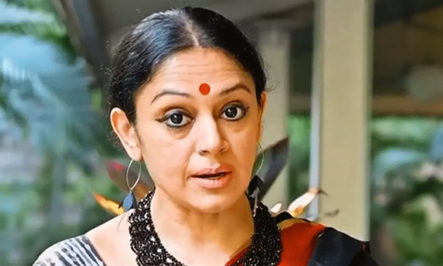 శోభన ఇంట్లో చోరీ.. పనిమనిషే దొంగ అని తెలిసినా.. శోభన ఇంట్లో చోరీ.. పనిమనిషే దొంగ అని తెలిసినా..