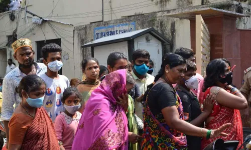 Alluri District: వీఆర్ పురంలో వరదబాధితుల ఆందోళన Alluri District: వీఆర్ పురంలో వరదబాధితుల ఆందోళన