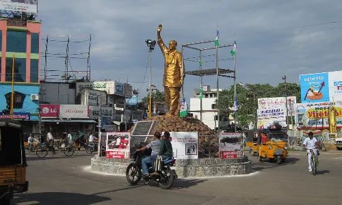 Srikakulam : కోటబొమ్మాలిలో నాటుబాంబుల కలకలం Srikakulam : కోటబొమ్మాలిలో నాటుబాంబుల కలకలం