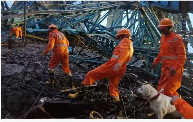 ACCIDENT: మహారాష్ట్రలో ఘోరం...16 మంది దుర్మరణం...