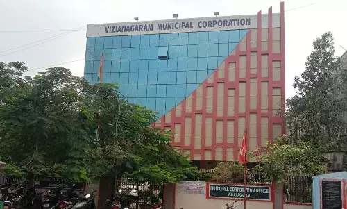 Vijayanagaram: మున్సిపల్ కాంట్రాక్ట్, ఔట్ సోర్సింగ్ కార్మికుల ధర్నా Vijayanagaram: మున్సిపల్ కాంట్రాక్ట్, ఔట్ సోర్సింగ్ కార్మికుల ధర్నా