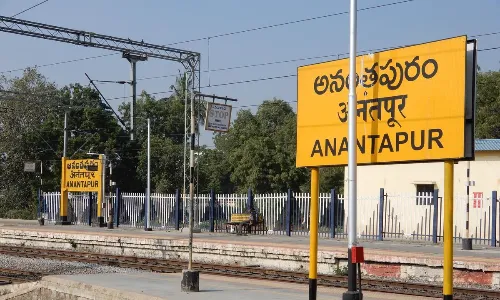 Anantapuram: అగ్రవర్ణ దాష్ఠీకం! శెనిగల గూడూరులో ఉద్రిక్తత Anantapuram: అగ్రవర్ణ దాష్ఠీకం! శెనిగల గూడూరులో ఉద్రిక్తత