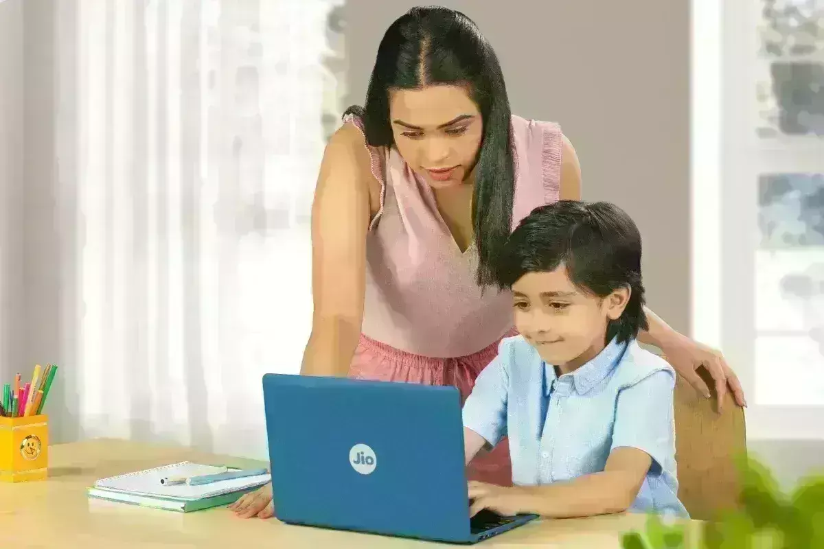 Jio book: జియో నుంచి మరో సంచలనం, ఫోన్ ధరల్లోనే ల్యాప్‌టాప్