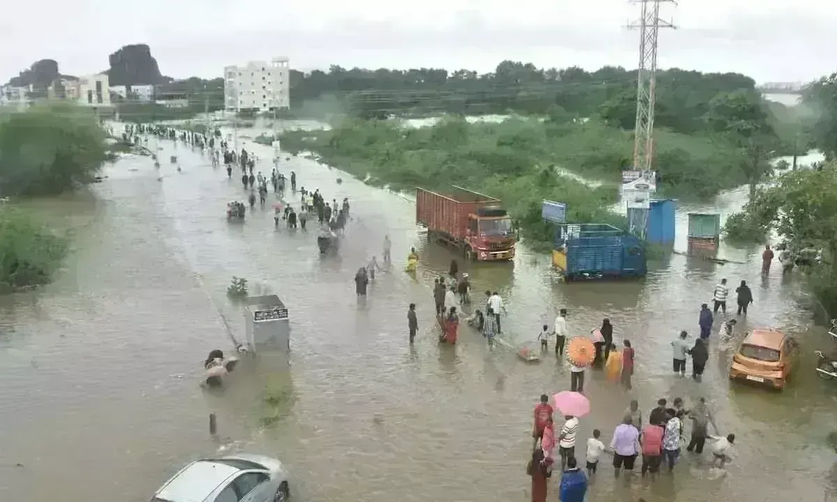 Mulugu District: బీభత్సం సృష్టించిన వర్షాలు, సర్వం కోల్పోయిన ప్రజలు Mulugu District: బీభత్సం సృష్టించిన వర్షాలు, సర్వం కోల్పోయిన ప్రజలు