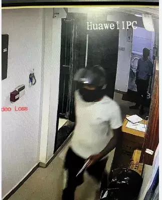 ROBBERY: గన్నులు గురిపెట్టారు... రూ. కోటీ కొల్లగొట్టారు