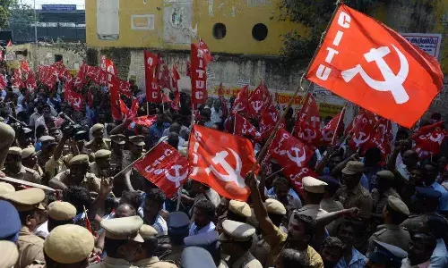 విజయవాడ వాంబే కాలనీ డిస్నీలాండ్ వద్ద సీపీఎం ధర్నా విజయవాడ వాంబే కాలనీ డిస్నీలాండ్ వద్ద సీపీఎం ధర్నా