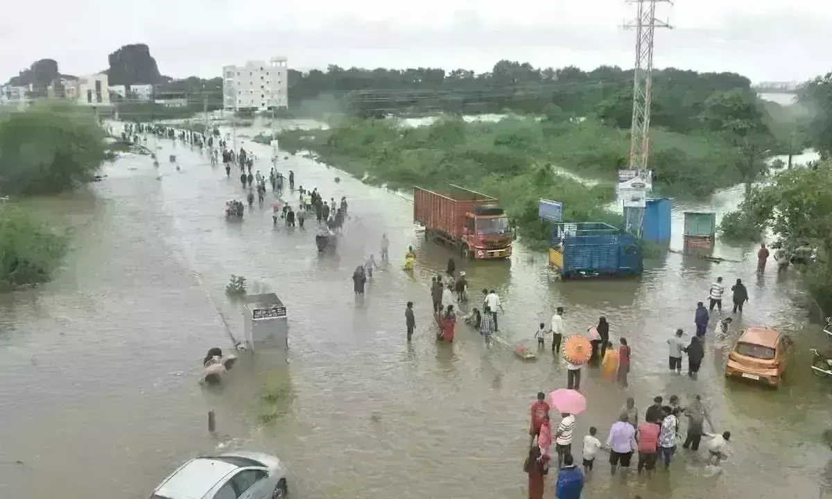 Mulugu District: బీభత్సం సృష్టించిన వర్షాలు, సర్వం కోల్పోయిన ప్రజలు Mulugu District: బీభత్సం సృష్టించిన వర్షాలు, సర్వం కోల్పోయిన ప్రజలు