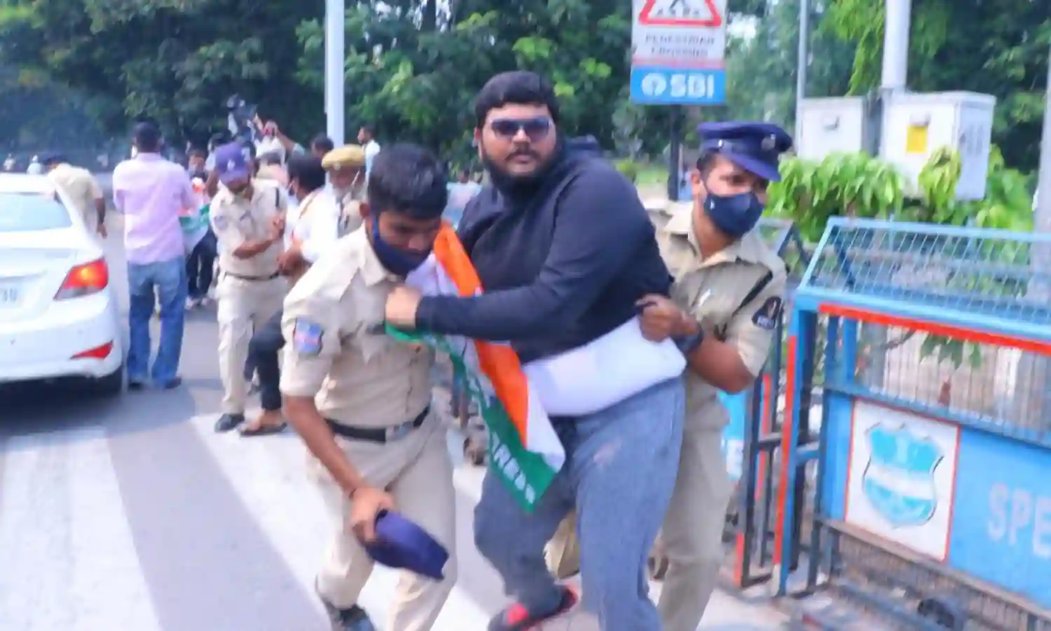 Telangana: నిరుద్యోగ భృతిపై అసెంబ్లీని ముట్టడించిన యూత్ కాంగ్రెస్ Telangana: నిరుద్యోగ భృతిపై అసెంబ్లీని ముట్టడించిన యూత్ కాంగ్రెస్
