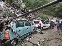 Rains : భారీ వర్షాలు, విరుగుతున్న కొండ చరియలు Rains : భారీ వర్షాలు, విరుగుతున్న కొండ చరియలు