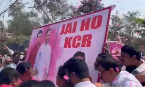 కేసీఆర్‌ చిత్రపటానికి దానం పాలాభిషేకం