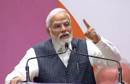MODI: కులాలకు అతీతంగా పని చేయండి