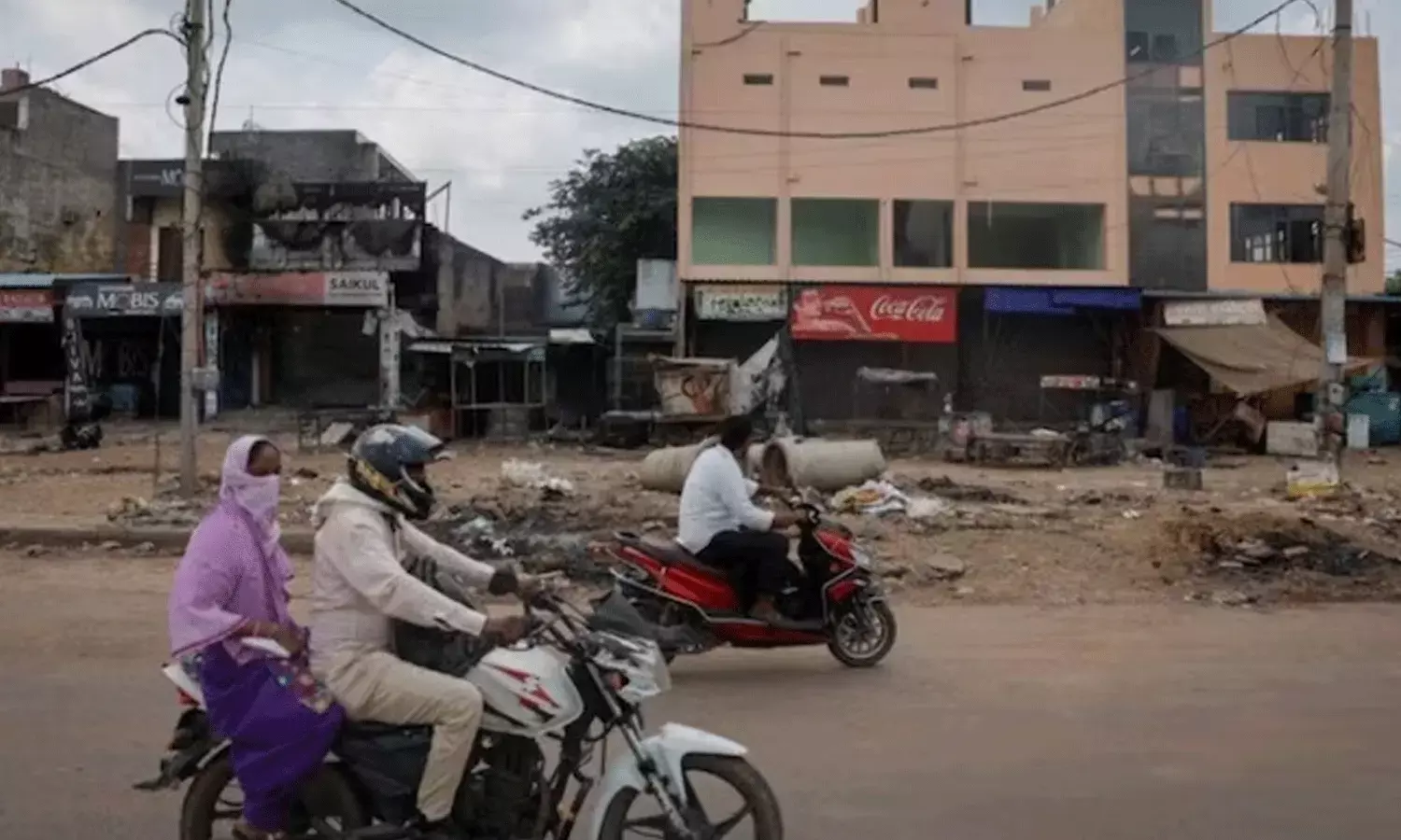 మత ఘర్షణలు.. మసీదుల్లో ప్రార్థనలు రద్దు