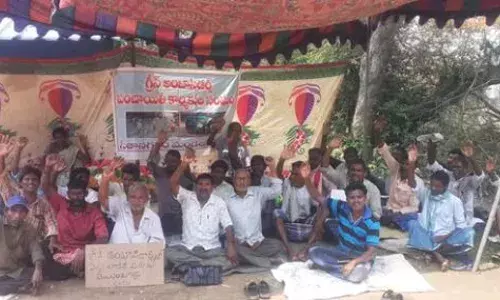 విజయనగరంలో గ్రీన్ అంబాసిడర్ల ఆందోళన విజయనగరంలో గ్రీన్ అంబాసిడర్ల ఆందోళన