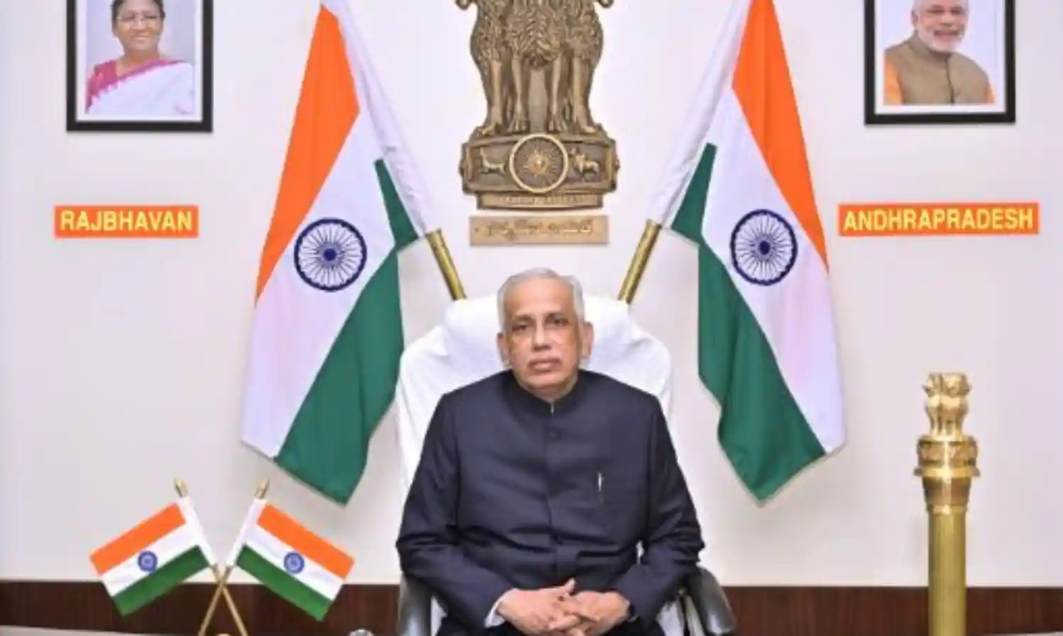 గవర్నర్ కు టీడీపీ ఫిర్యాదు గవర్నర్ కు టీడీపీ ఫిర్యాదు
