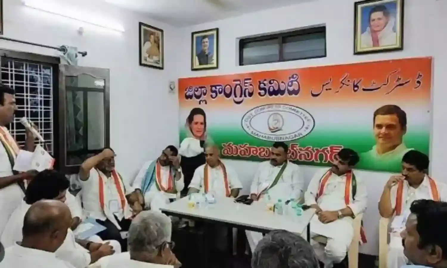 మహబూబ్ నగర్ కాంగ్రెస్ లో టికెట్లపోటీ మహబూబ్ నగర్ కాంగ్రెస్ లో టికెట్లపోటీ