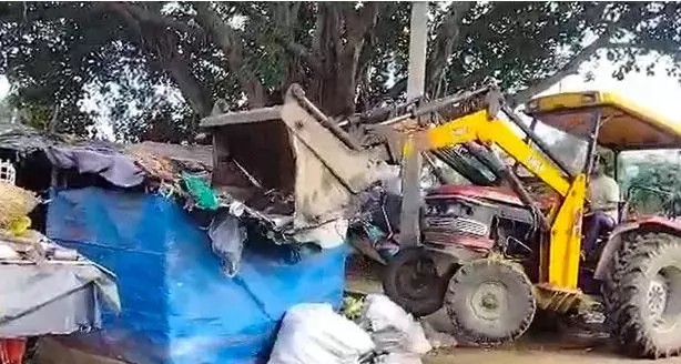 Bulldozer Action: హరియాణ అల్లర్ల నిందితులకు బుల్డోజర్ ట్రీట్మెంట్ Bulldozer Action: హరియాణ అల్లర్ల నిందితులకు బుల్డోజర్ ట్రీట్మెంట్