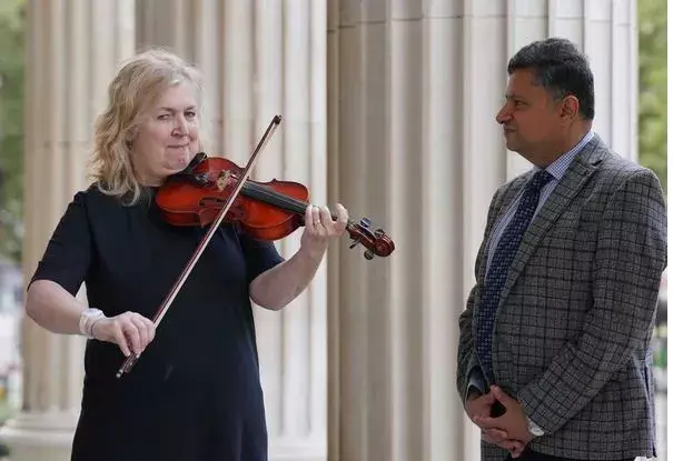 brain surgery: వయోలిన్‌ ప్లే చేస్తుండగా బ్రెయిన్ సర్జరీ... ఇప్పుడెలా ఉందంటే...