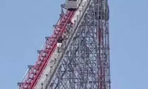 USA: 205 అడుగుల ఎత్తులో ఆగిన రోలర్ కోస్టర్ USA: 205 అడుగుల ఎత్తులో ఆగిన రోలర్ కోస్టర్