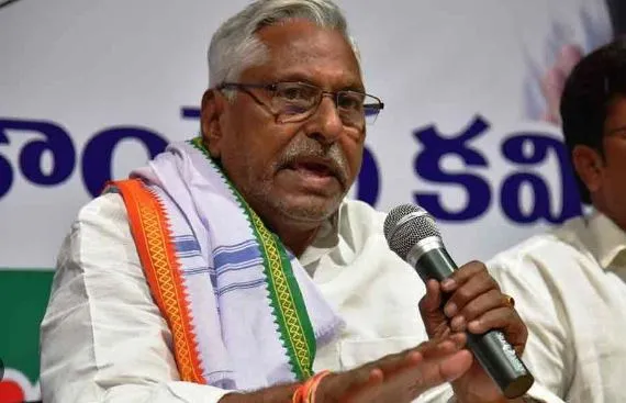 ఆర్టీసీ విలీనాన్ని రాజకీయలకు వాడుకుంటున్నారు ఆర్టీసీ విలీనాన్ని రాజకీయలకు వాడుకుంటున్నారు