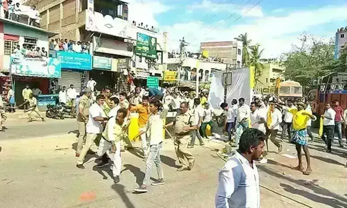 పుంగనూరు ఘటనపై మండిపడుతోన్న టీడీపీ నేతలు పుంగనూరు ఘటనపై మండిపడుతోన్న టీడీపీ నేతలు