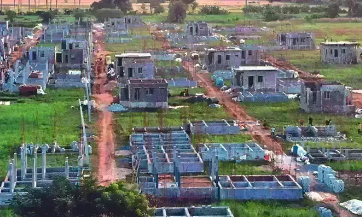 జగనన్న కాలనీల పేరుతో  విచ్చలవిడిగా అక్రమాలు జగనన్న కాలనీల పేరుతో  విచ్చలవిడిగా అక్రమాలు