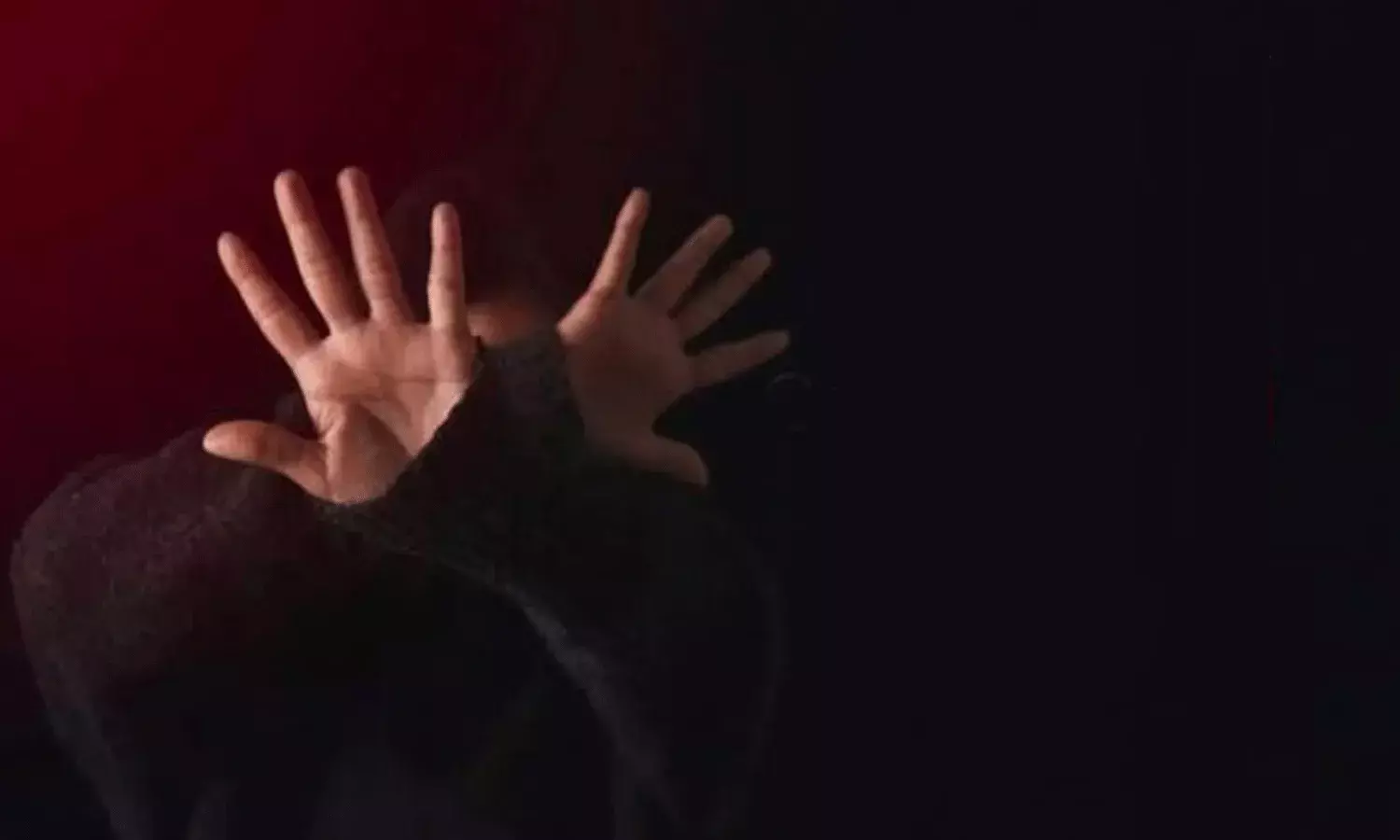 ఇద్దరు వ్యక్తుల దుర్మార్గం.. రైల్లో ప్రయాణిస్తున్న ఒంటరి మహిళపై.. ఇద్దరు వ్యక్తుల దుర్మార్గం.. రైల్లో ప్రయాణిస్తున్న ఒంటరి మహిళపై..